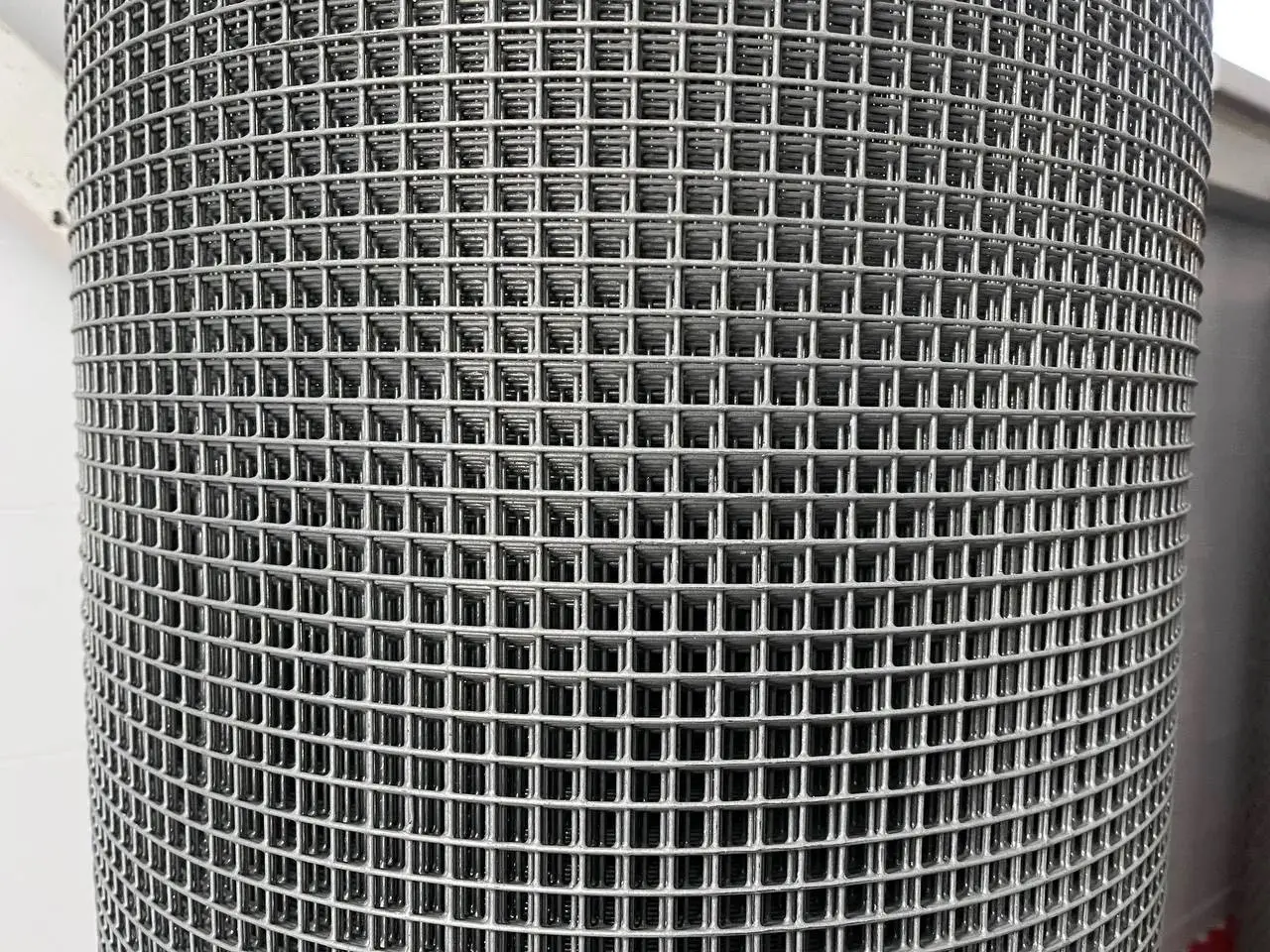 Сварная горячего оцинкования 10×10×1,4 мм, рулон 1×15 м